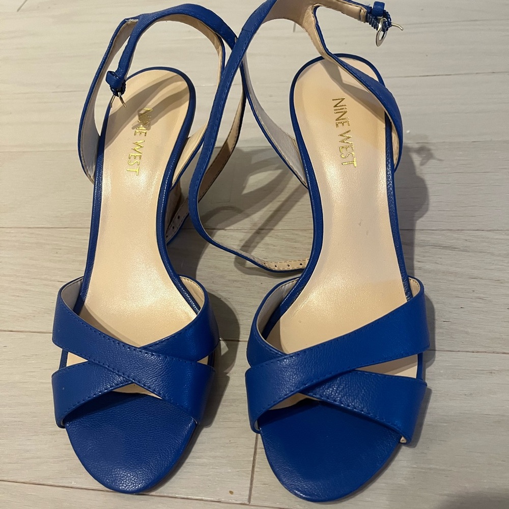 NINE WEST wedge strappy sandals in a gorgeous royal blue EUC. Size 7